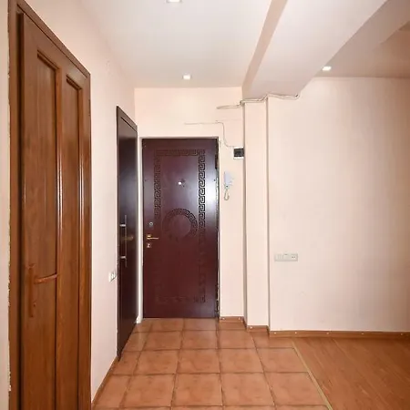 Apartments In Center Of Yerevan,Koghbatsi 1A Street Exterior photo